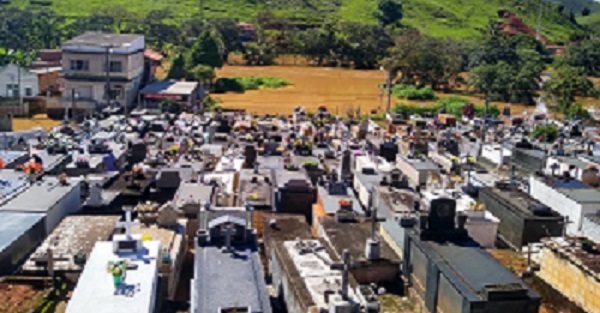 Enchente em Rio Preto diminui visitação aos túmulos neste Finados